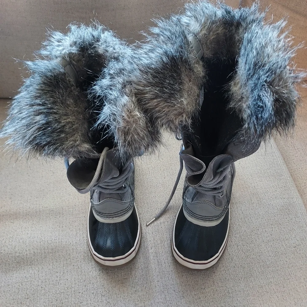 Sorel Joan Of Arctic Waterproof boot. In Grey